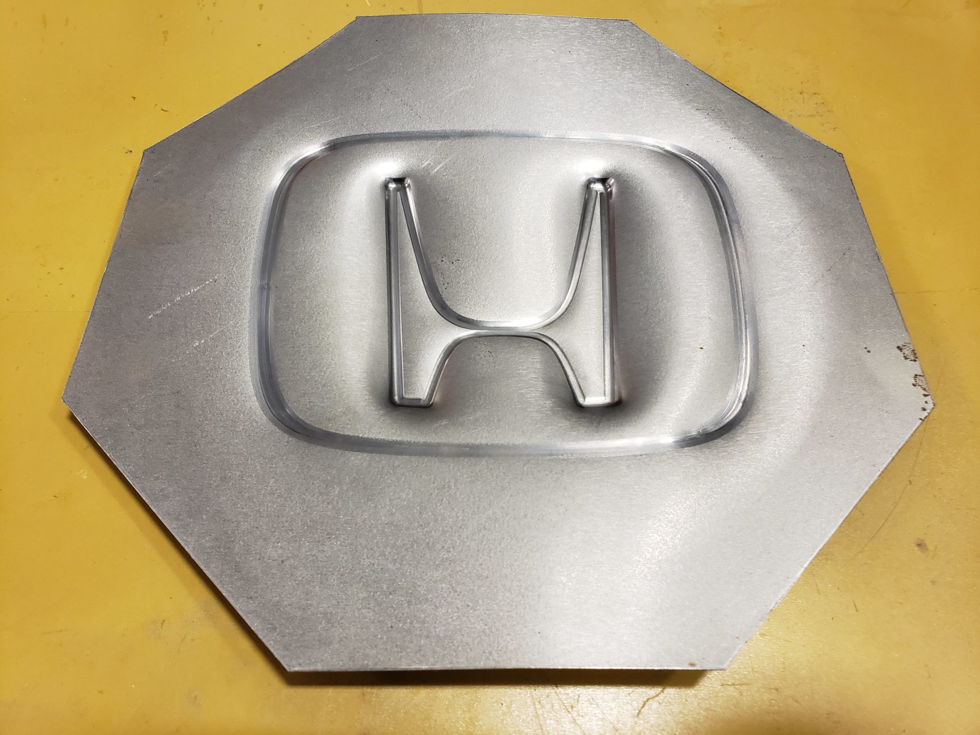 Incrementally formed Honda logo